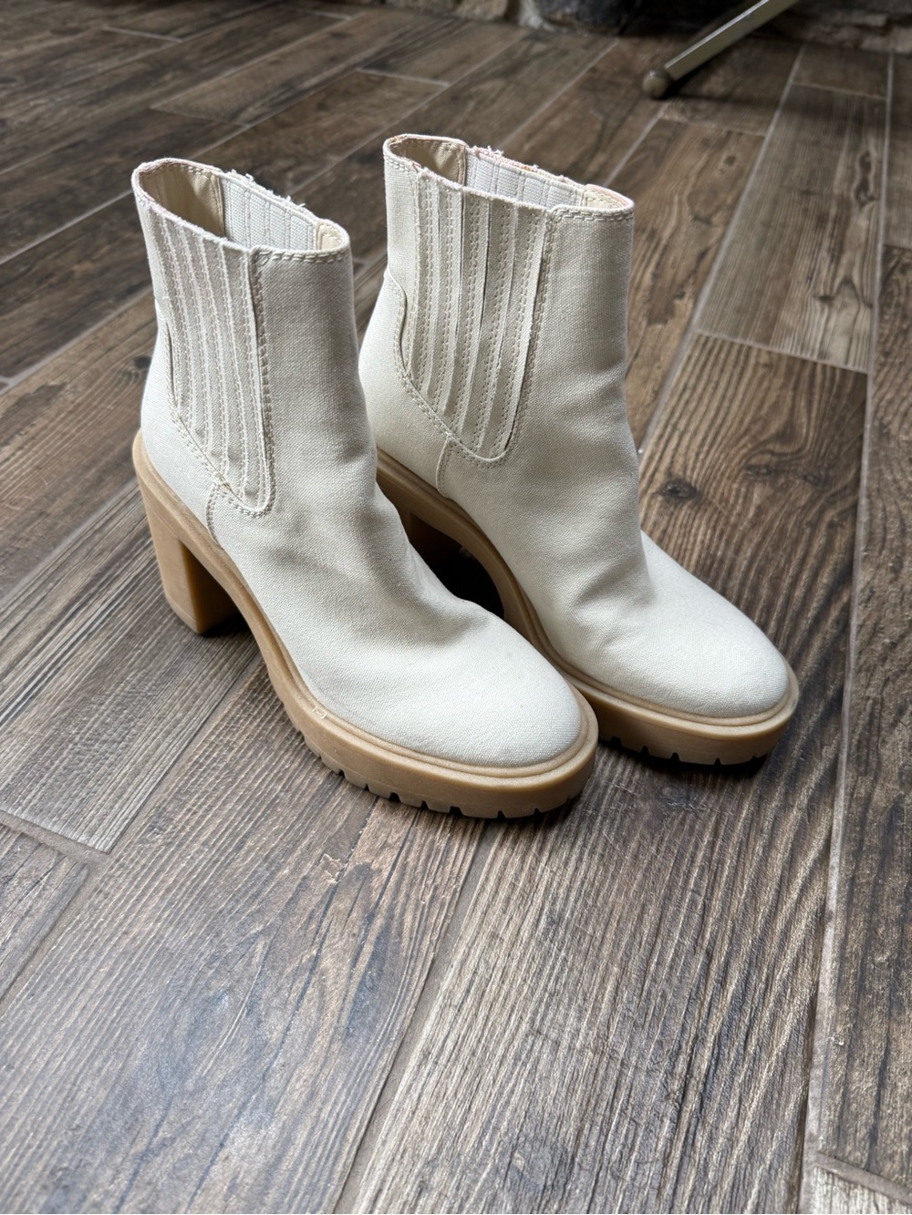 Steve Madden Womens Cream Chunky Heel Chelsea Boots - Picture 5 of 5